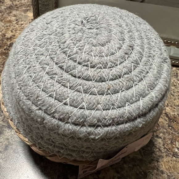 Woven Basket - Picture 4 of 9